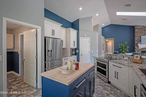 8345 Rockridge Drive, Jacksonville FL - photo 15 of 53