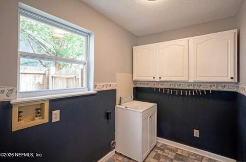 8345 Rockridge Drive, Jacksonville FL - photo 16 of 53
