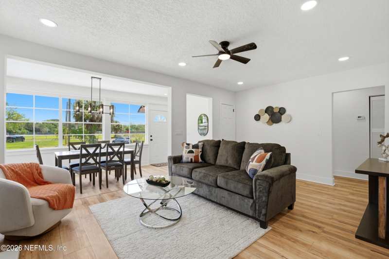 2 bedroom Single Family Residence at 6918 Park Circle, Millers Buffalo Gard, Jacksonville — photo 1