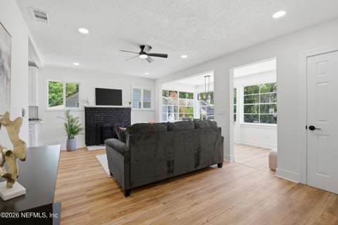 6918 Park Circle, Jacksonville FL - photo 8 of 31