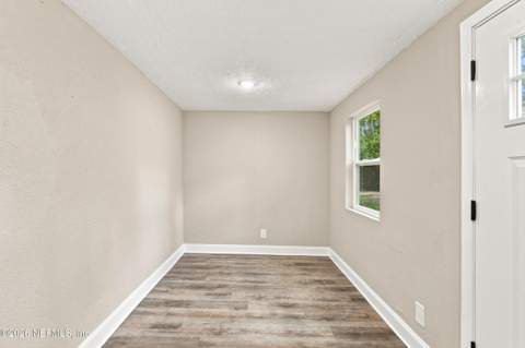 6704 Jolene Drive, Jacksonville FL - photo 8 of 32