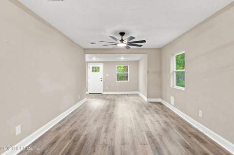 6704 Jolene Drive, Jacksonville FL - photo 10 of 32