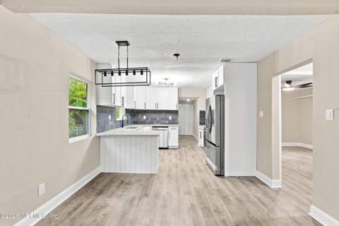 6704 Jolene Drive, Jacksonville FL - photo 11 of 32