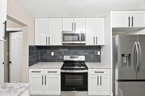 6704 Jolene Drive, Jacksonville FL - photo 13 of 32