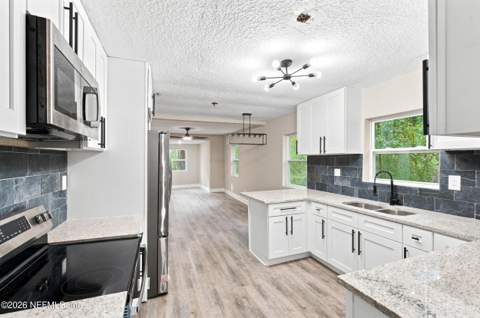 6704 Jolene Drive, Jacksonville FL - photo 14 of 32