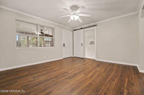 7257 Elvia Drive, Jacksonville FL - photo 6 of 32