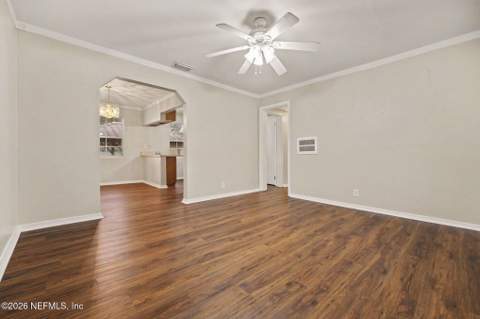 7257 Elvia Drive, Jacksonville FL - photo 8 of 32