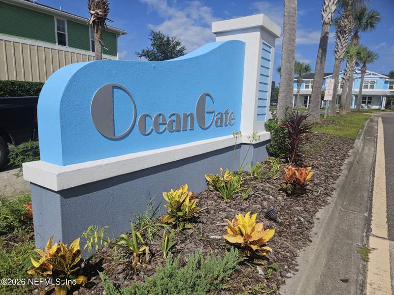 3 bedroom Townhouse at 193 Oceangate Drive, Oceangate, Atlantic Beach — photo 2