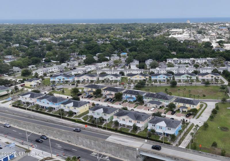 3 bedroom Townhouse at 193 Oceangate Drive, Oceangate, Atlantic Beach — photo 4