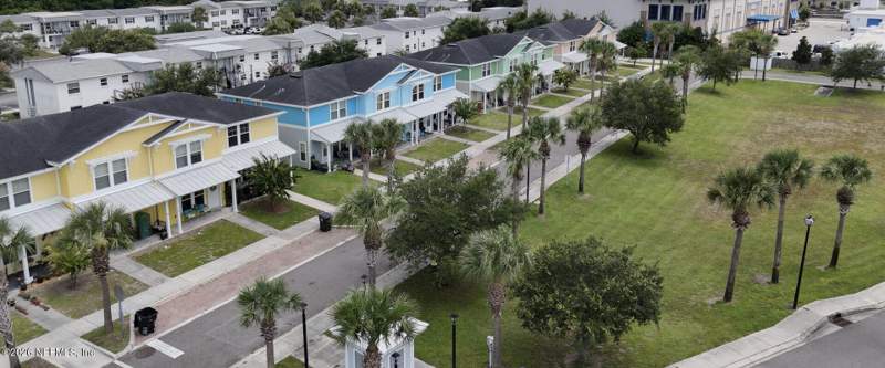 3 bedroom Townhouse at 193 Oceangate Drive, Oceangate, Atlantic Beach — photo 5
