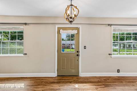 1075 Nelson Street, Jacksonville FL - photo 7 of 45
