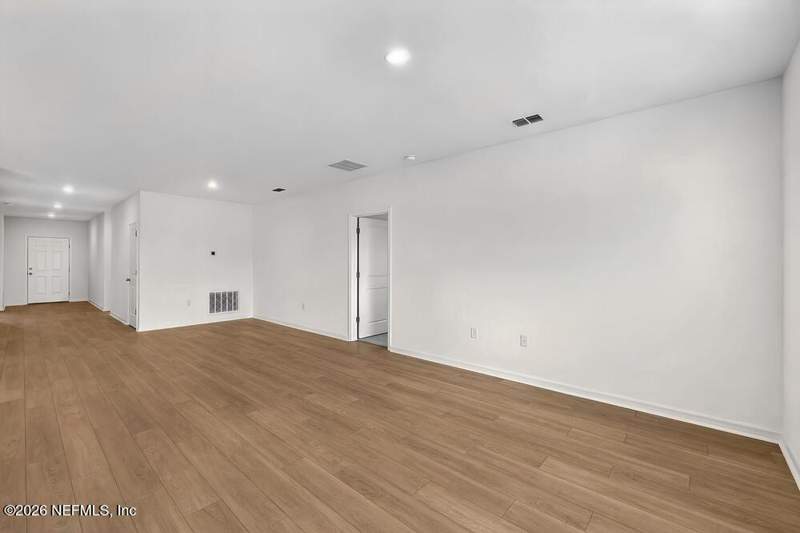 4 bedroom Single Family Residence at 8173 Archibald Terrace, Coopers Meadows, Jacksonville — photo 3