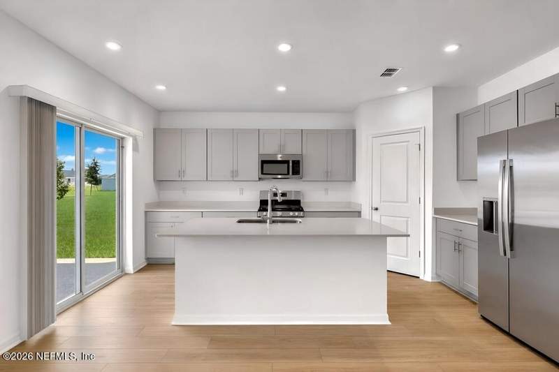 4 bedroom Single Family Residence at 8173 Archibald Terrace, Coopers Meadows, Jacksonville — photo 2