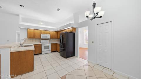 8115 Winding Vine Court, Jacksonville FL - photo 16 of 68