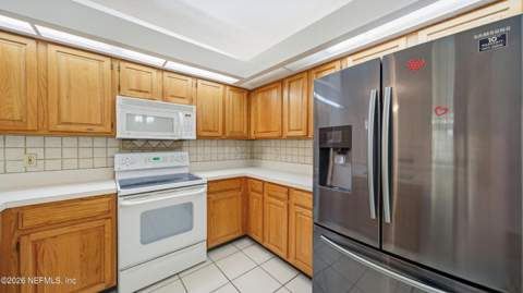 8115 Winding Vine Court, Jacksonville FL - photo 19 of 68
