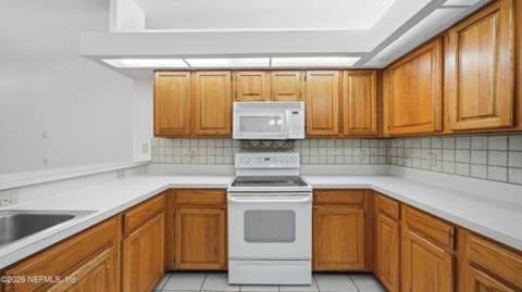 8115 Winding Vine Court, Jacksonville FL - photo 20 of 68