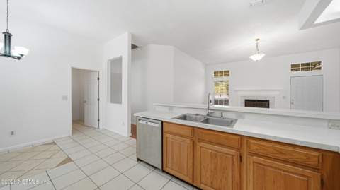 8115 Winding Vine Court, Jacksonville FL - photo 21 of 68