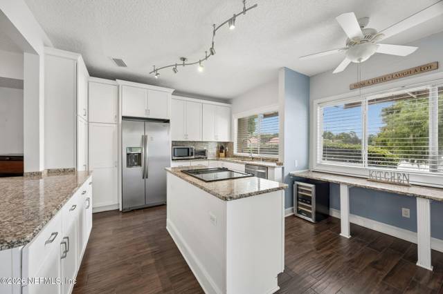 4020 LAVISTA Circle #211
