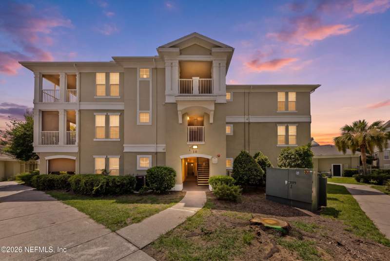 2 bedroom Condominium at 8290 Gate Parkway #1014, Gardens Of Bridgehampton, Jacksonville — photo 4