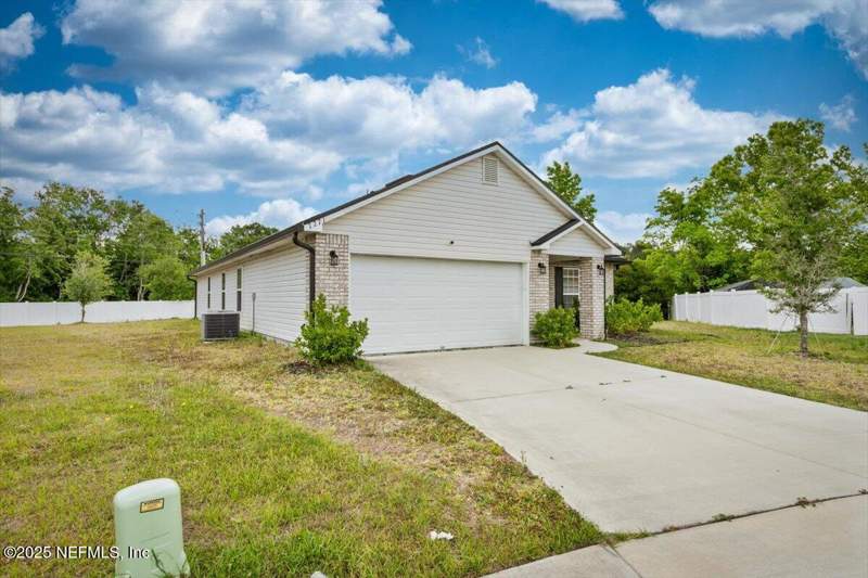 4 bedroom Single Family Residence at 7271 Gateway Court, Magnolia Meadows, Jacksonville — photo 2