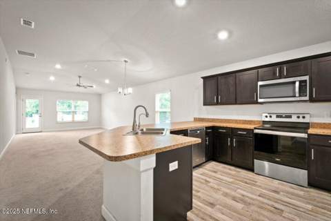 7271 Gateway Court, Jacksonville FL - photo 7 of 31