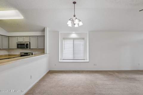 4321 Campus Hills Circle, Jacksonville FL - photo 9 of 34