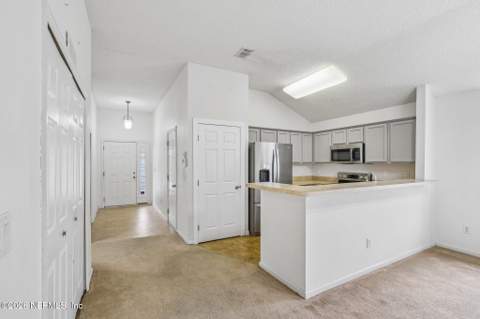 4321 Campus Hills Circle, Jacksonville FL - photo 7 of 34