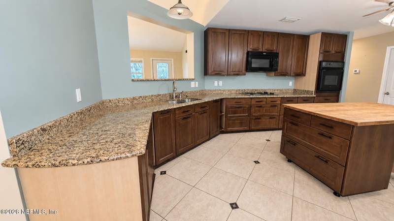 4 bedroom Single Family Residence at 5568 County Road 352, Big Tree Lakes, Keystone Heights — photo 2