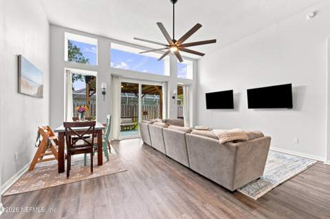 13055 Brians Creek Drive, Jacksonville FL - photo 12 of 29