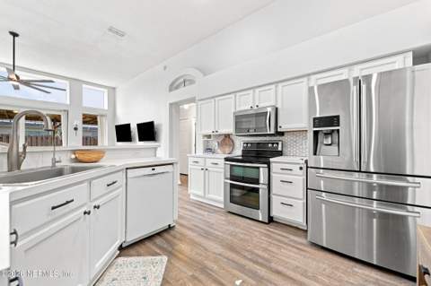 13055 Brians Creek Drive, Jacksonville FL - photo 7 of 29