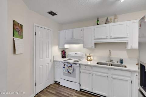 3904 Windridge Court, Jacksonville FL - photo 7 of 33