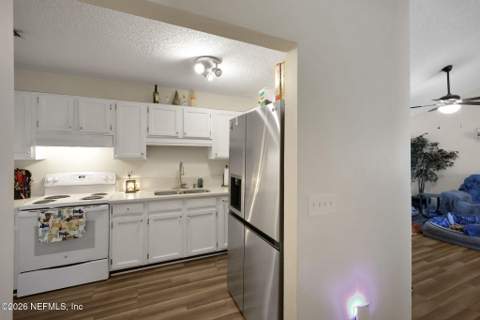 3904 Windridge Court, Jacksonville FL - photo 8 of 33