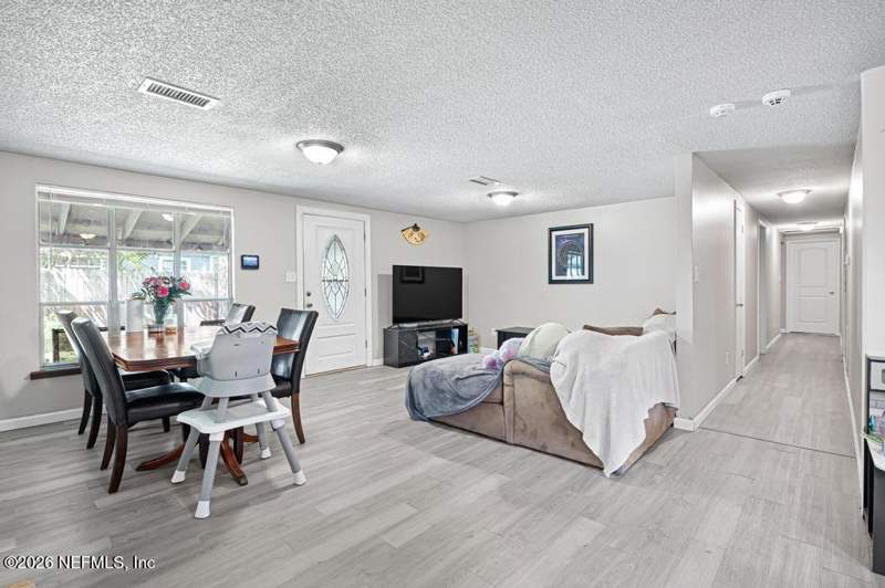 4 bedroom Single Family Residence at 10779 Gladwynne Road, Johnsons Replat, Jacksonville — photo 5
