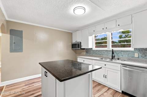 554 Roberts Street, Jacksonville FL - photo 8 of 18