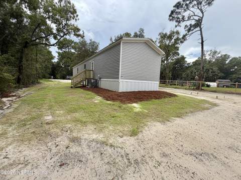 102 Livingston Court, Satsuma FL - photo 10 of 35