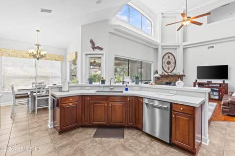 12130 Red Barn Court, Jacksonville FL - photo 11 of 56