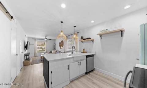 525 6th Avenue, Jacksonville Beach FL - photo 7 of 17