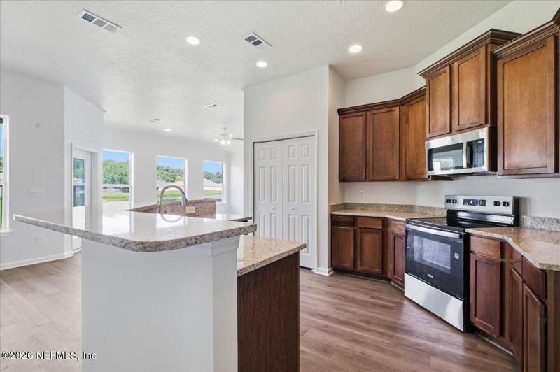4 bedroom Single Family Residence at 11758 Rolling River Boulevard, Rolling River Estates, Jacksonville — photo 4