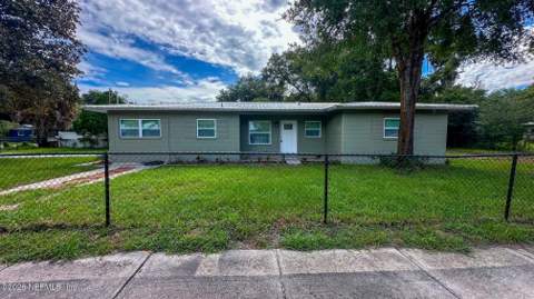 401 Husson Avenue, Palatka FL - photo 8 of 55