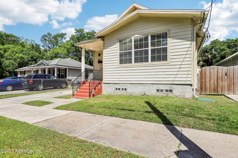 3 bedroom Single Family Residence at 1071 Scriven Street, Hendersonville, Jacksonville — photo 2