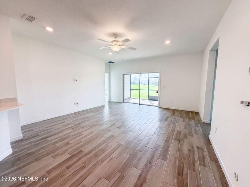 4 bedroom Single Family Residence at 7233 Calamint Avenue, Highland Chase, Jacksonville — photo 3