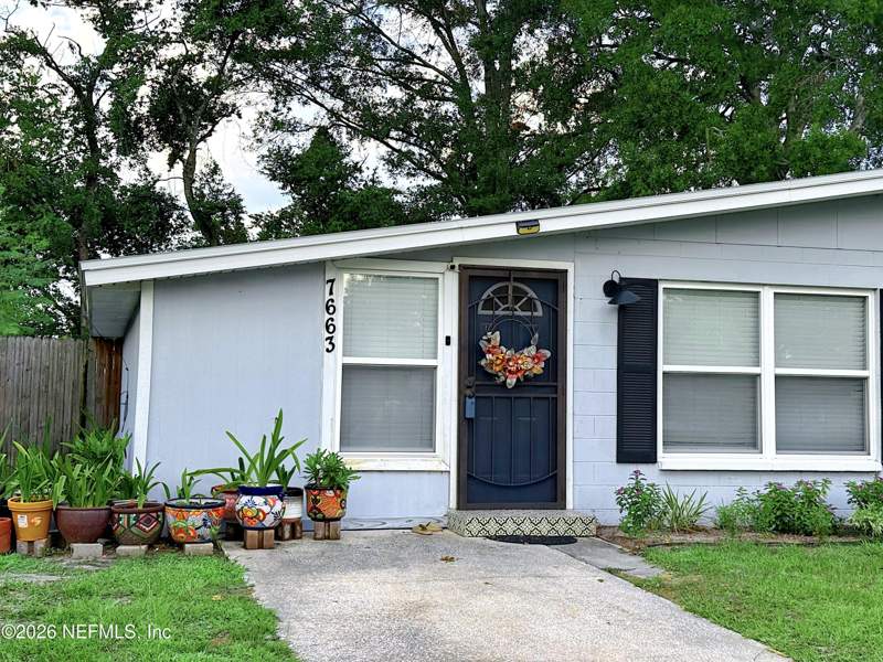 3 bedroom Single Family Residence at 7663 Falcon Street, Oak Hill, Jacksonville — photo 2