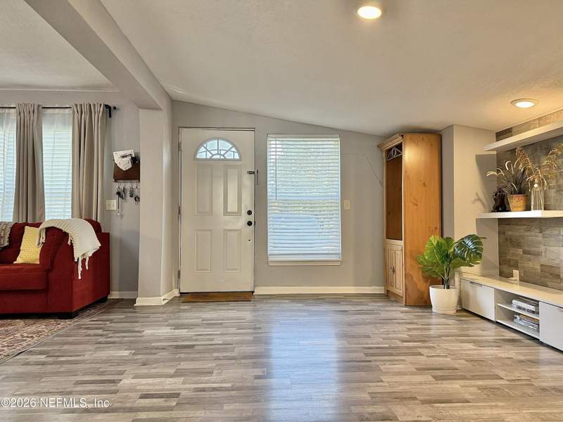 3 bedroom Single Family Residence at 7663 Falcon Street, Oak Hill, Jacksonville — photo 4