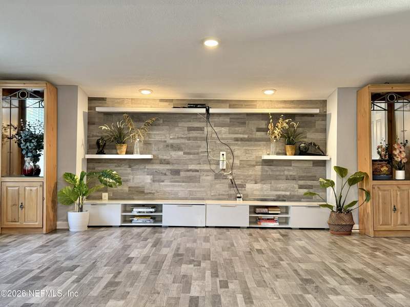 3 bedroom Single Family Residence at 7663 Falcon Street, Oak Hill, Jacksonville — photo 5