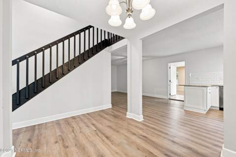 8566 Goldeneye Lane, Jacksonville FL - photo 9 of 40