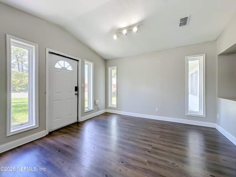 3 bedroom Single Family Residence at 3811 Spring Park Road, Spring Park Heights, Jacksonville — photo 2