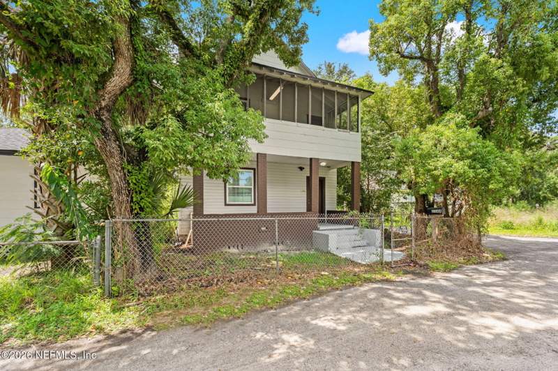 5 bedroom Single Family Residence at 2344 Janette Street, Sawyers Addn To Jax, Jacksonville — photo 2