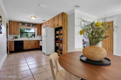1103 Palm Circle, Jacksonville Beach FL - photo 7 of 32