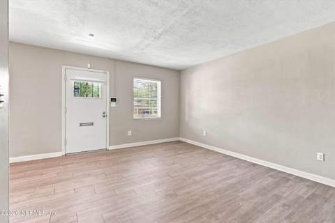 2443 Cedar Shores Circle, Jacksonville FL - photo 8 of 29