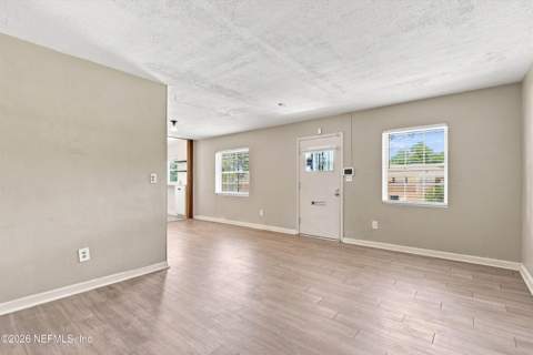 2443 Cedar Shores Circle, Jacksonville FL - photo 9 of 29
